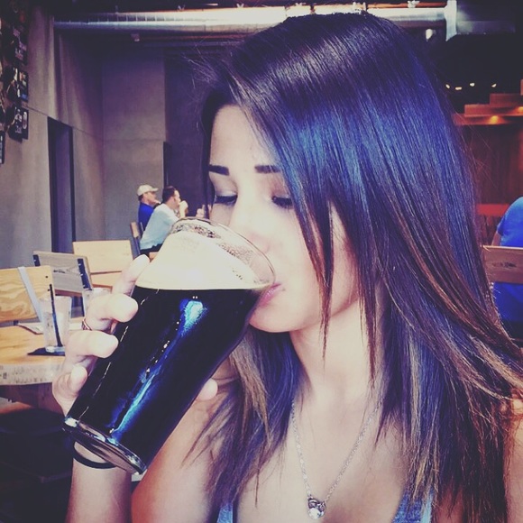 Meet your Posher, Vanessa - Picture 1 of 1